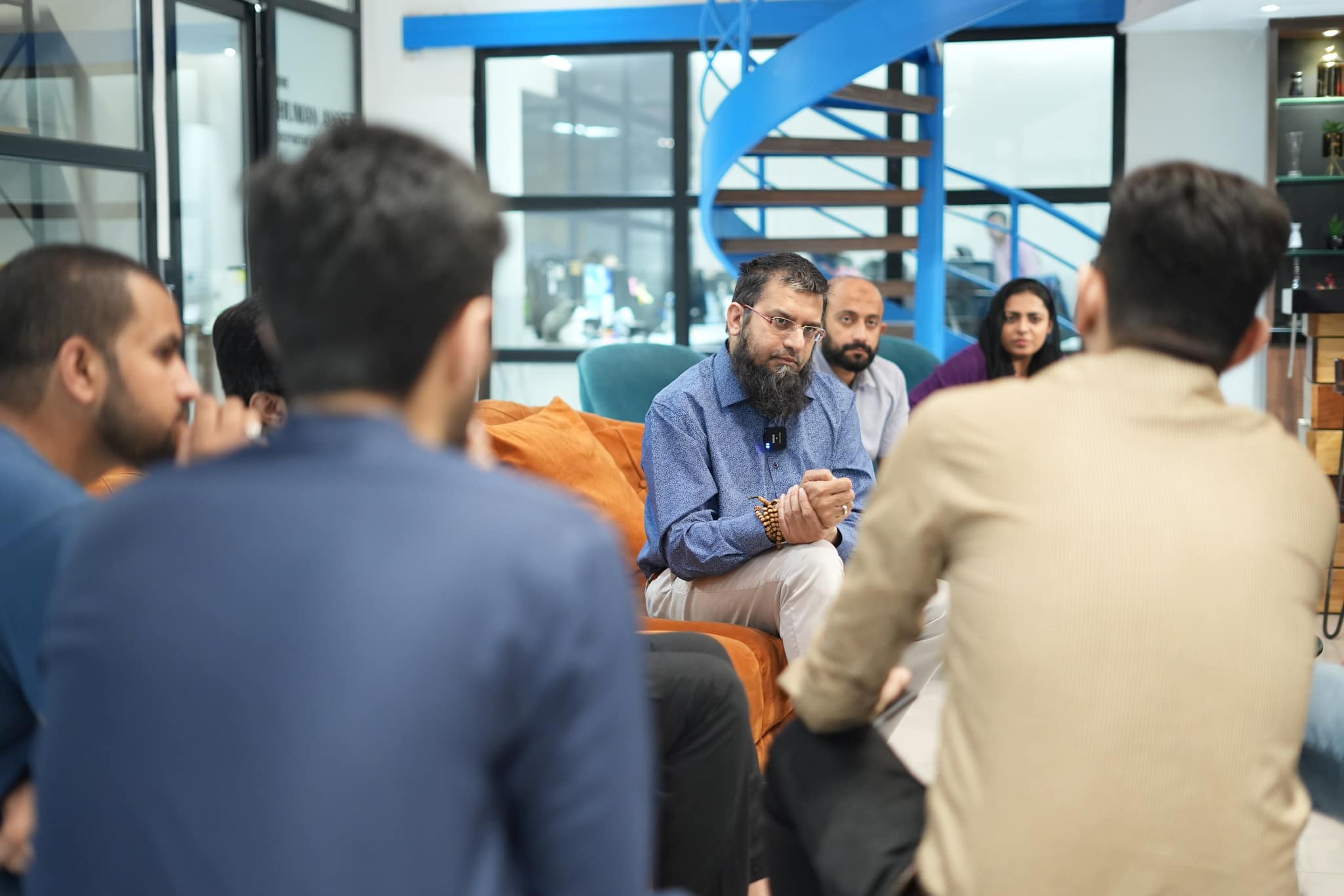 Zeeshan Usmani leading an in-person strategic advisory discussion on enterprise risk, governance, and national-scale digital systems